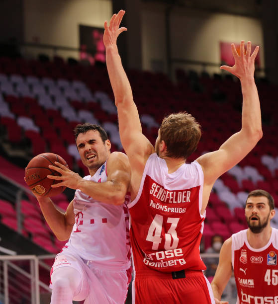 一名年轻球 一名年轻球