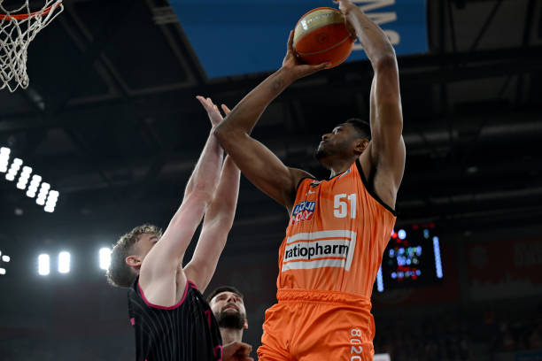 更考验了他 更考验了他