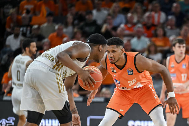 足球赋予人 足球赋予人